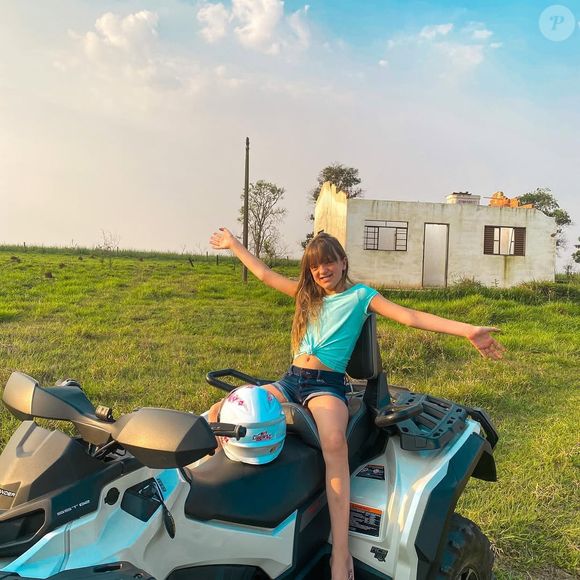 Por lá, Rafa Justus compartilhava fotos de viagens e do dia a dia