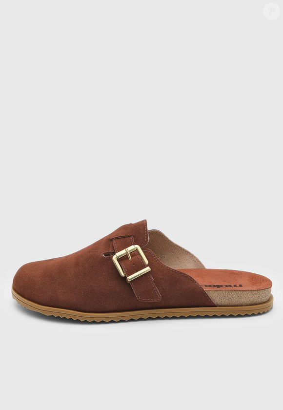 O mule feminino da Moleca, encontrado na Dafiti por R$ 84,99 no Pix, aposta na cor marrom, no bico arredondado e na fivela metálica para criar um visual moderno e versátil
