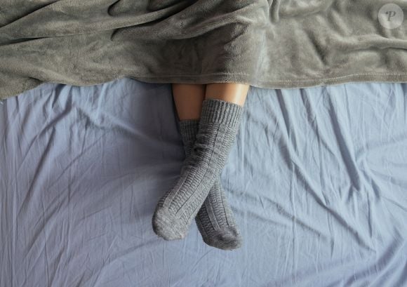 Dormir de meia favorece pegar no sono de forma mais rápida, segundo estudos
