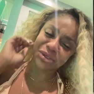 Cariúcha chora muito e revela ter sido expulsa por ficante de apartamento após ser supostamente agredida: 'Eu arranhei ele todo por defesa'