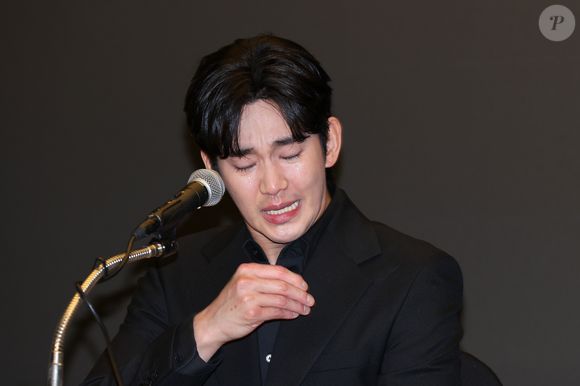 Nem mesmo seu pronunciamento fez com que Kim Soo-hyun fosse mantido em um programa no último domingo (06)