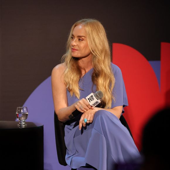 Angélica completa 52 anos neste domingo (30) em uma excelente fase; a apresentadora comanda programa ao vivo no GNT