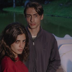 'Dias Perfeitos' é a nova série do Globoplay que conta com os atores Julia Dalavia e Jaffar Bambirra