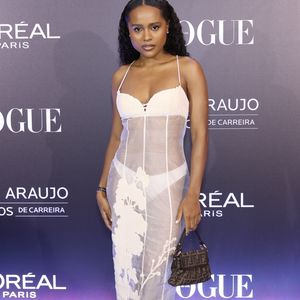 Estrela de 'Garota do Momento', Duda Santos participou da festa dos 30 anos de carreira de Taís Araújo