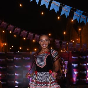 Look junino da ex-BBB Natalia Deodato tinha xadrez e laços