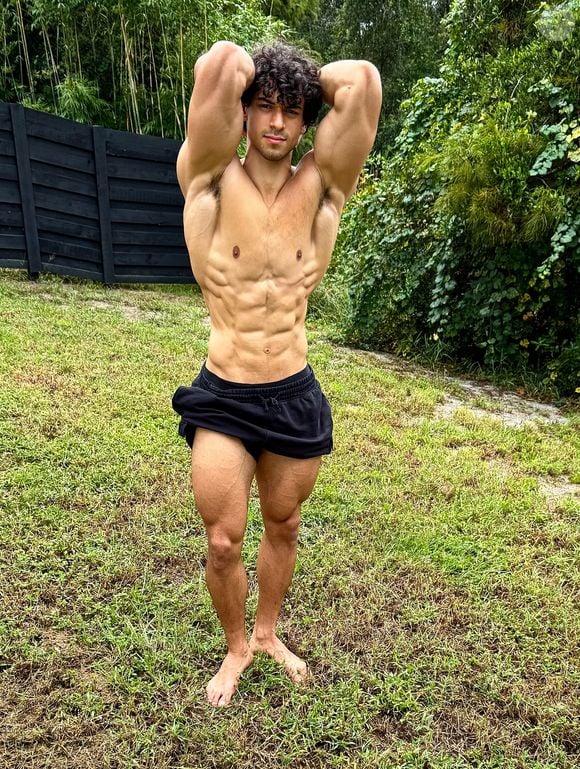 Filho de Xanddy e Carla Perez ainda revelou ser o próprio coach e estar animado com a competição