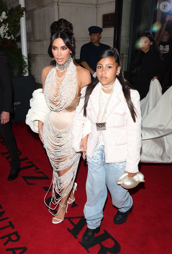 Kim Kardashian e Kanye West já foram casados e são pais de 04 filhos.