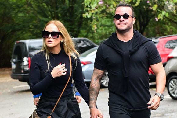 Velório de JP Mantovani: ex-integrante do Br'oz Felipe Duarte confortou Li Martins, viúva do influencer