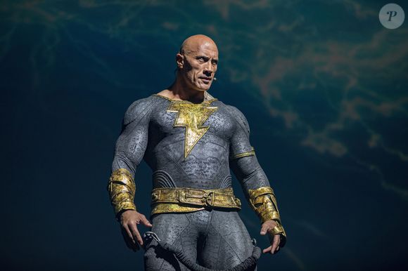 Há alguns meses, Dwayne Johnson tem aparecido bem diferente do que costumava ser
