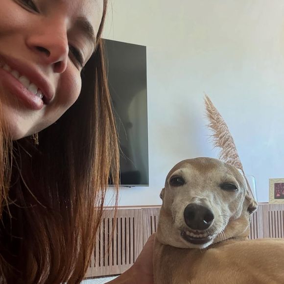 "Quanto mais dinheiro você tem, mais você quer", reflete Anitta ao lado de Plínio