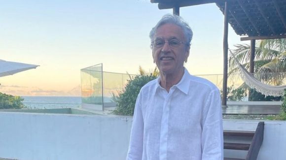 Adeus, Rio e São Paulo: Caetano Veloso trocou as capitais mais badaladas do Brasil por uma mansão na Bahia com espaço cultural, muito luxo e uma vista de tirar o fôlego. Fotos!