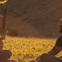 Hoje na Netflix: do que se trata o filme que conquista o Brasil com romance, música e fé