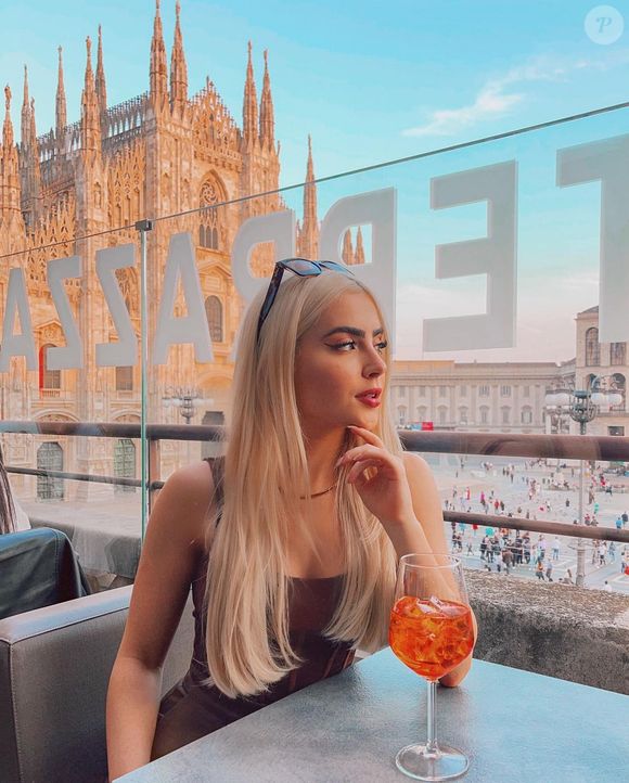 Jade Picon redobrou cuidados com cabelo platinado