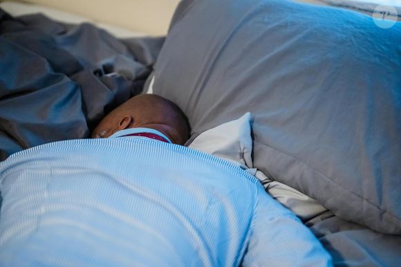 Segundo um estudo publicado no JAMA Internal Medicine, descansar o suficiente é um fator essencial para perder peso após os 50 anos
