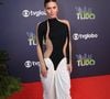 Carolina Dieckmann apostou em um look com ilusão de ótica para lançamento da novela 'Vale Tudo'.