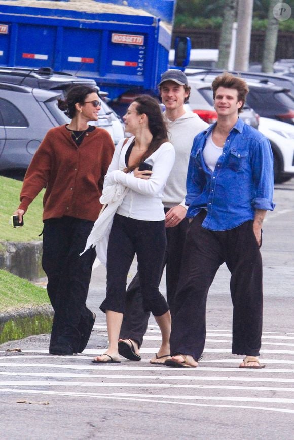 Passeio em família! Shawn Mendes, Bruna Marquezine e Aaliyah Mendes curtem manhã no Rio com looks confortáveis
