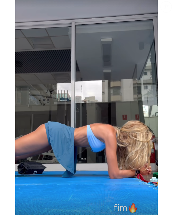 Em casa, Yasmin Brunet também passou a fazer exercícios funcionais com um personal