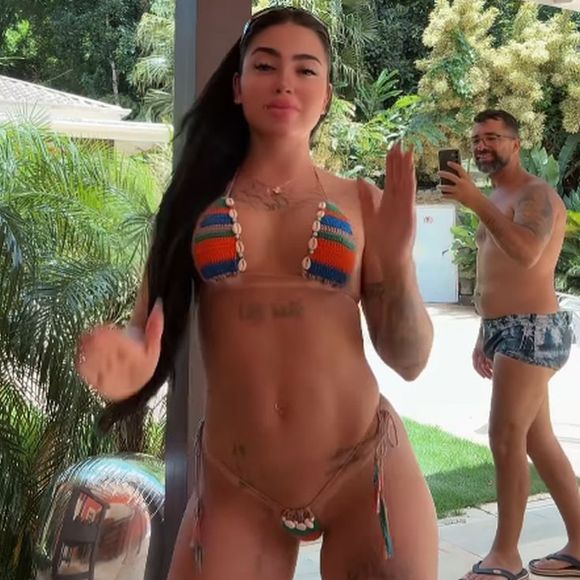 MC Mirella atraiu olhares ao dançar o hit de Pedro Sampaio e Melody