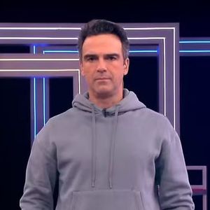 Tadeu Schmidt avisou que a Máquina do Poder vai tirar um dos 3 do Paredão