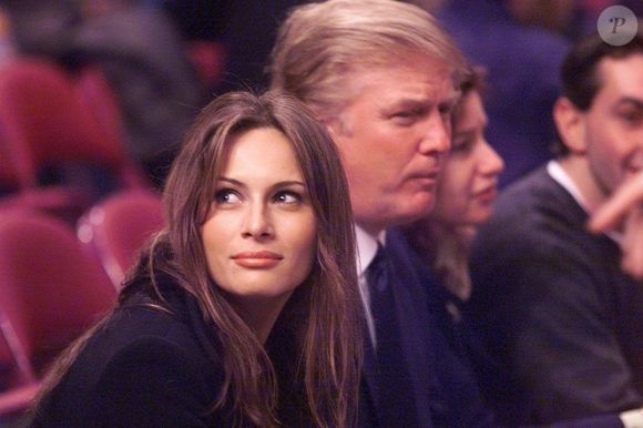 Aos 29, seus lábios apareceram mais cheios, o que poderia indicar preenchimento com colágeno ou silicone de microgotas