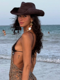 'Elegância repensada': descobrimos a nova marca de biquíni favorita de Bruna Marquezine; tem peças mais clássicas, é brasileira e propõe 'moda atemporal'