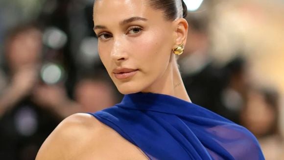 Met Gala 2026: Hailey Bieber usa look de ouro 14k e detalhe envolvendo Gigi Hadid chama atenção; entenda