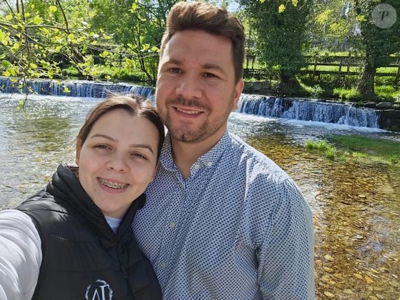 O empresário André Ferreira e a namorada, Tânia Afonso, foram notificados na Justiça pela grife italiana devido à logo de sua empresa de licores artesanais