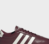 Adidas Grand Court LO conquista mulheres 50+ ao unir conforto, elegância e uma cor nostálgica que relembra as clássicas enciclopédias dos anos 80 e 90. O modelo virou aposta certeira para quem quer um visual sofisticado sem abrir mão do bem-estar no dia a dia