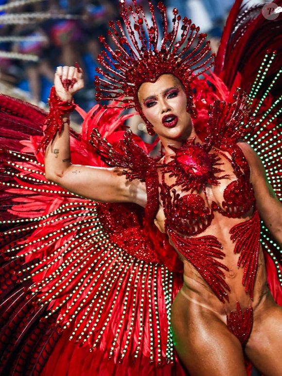 Virgínia Fonseca afirmou que Anitta não quer que aconteça a tradicional passagem da coroa