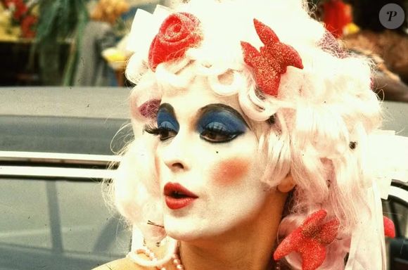 Novela 'Hipertensão': Carina (Maria Zilda Bethlem) é uma atriz de circo que conhece três idosos - Napoleão (Cláudio Corrêa e Castro), Candinho (Paulo Gracindo) e Romeu (Ary Fontoura) - que no passado se relacionaram ou com a mãe ou com as tias da atriz. A confusão fica maior porque as três eram trigêmeas