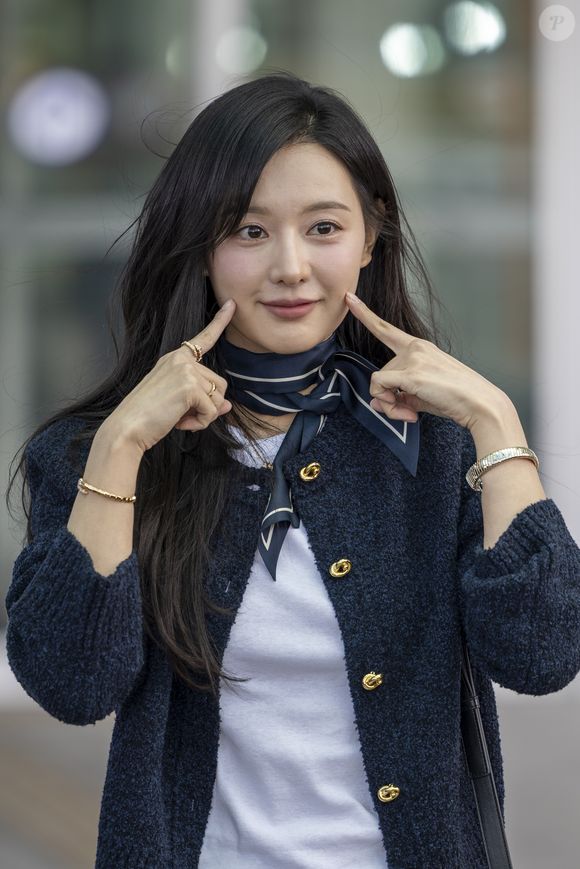 A atriz Kim Ji-won (de Lutando pelo Meu Caminho) já aderiu ao corte shaggy