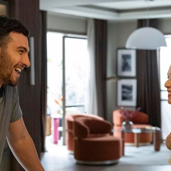 Mariana Ximenes e Henrique Barreira formam o casal Dora e André em 'Quem Ama Cuida'. Nos bastidores, a atriz contou como a cumplicidade entre os dois ajudou na construção do romance