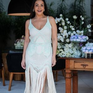 Thaís Fersoza aposta em vestido artesanal de R$ 6.195 com bordados em cordão e franjas para celebrar seus 42 anos