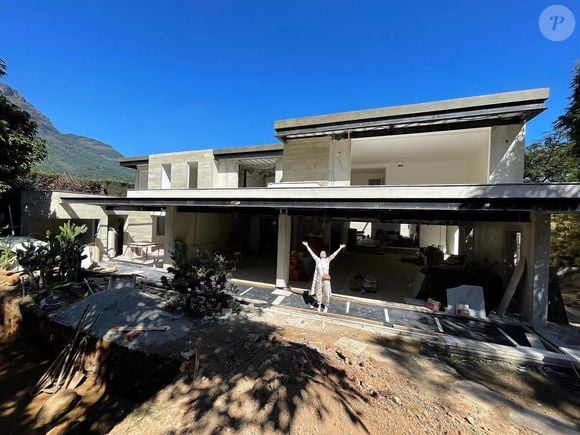 Mansão de Romulo Estrela passou por uma reforma durante a pandemia para se adequar às necessidades do casal