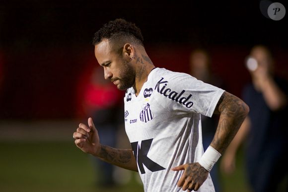 Na partida contra a a Desportiva Ferroviária-ES, Neymar marcou um gol.