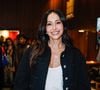 A Zara aposta em peças versáteis para a Primavera, com casacos estruturados que combinam com calças barrel, camisetas brancas e suéteres leves, criando looks elegantes e confortáveis para diferentes ocasiões