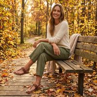 As sandálias rasteirinhas mais elegantes da Santa Lolla substituem os saltos altos nos eventos do Outono 2026