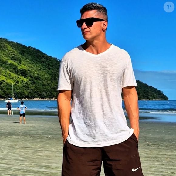 Italo Antonelli participou da fase inicial do reality show, mas o romance com Karen Bacic não foi para frente