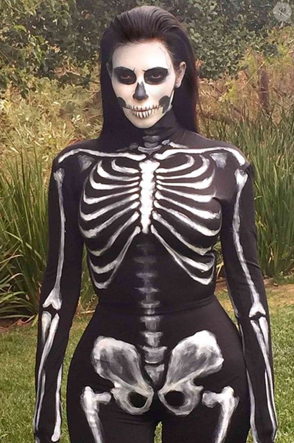Maquiagem de caveira para Halloween: Kim Kardashian também apostou na fantasia