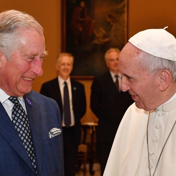 Papa Francisco e Rei Charles III também trocaram votos de melhoras na saúde, já que o chefe de Estado do Reino Unido enfrenta um câncer