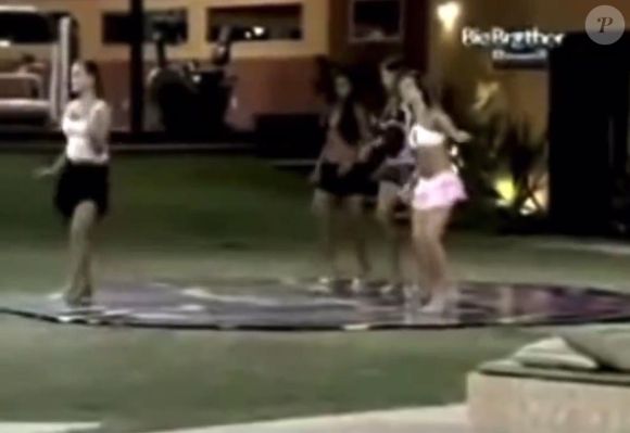 Cada participante teve um minuto e meio para mostrar o gingado diante da bateria da Beija-Flor, que tocava o samba-enredo "Áfricas: do berço real à corte brasiliana", enquanto os jurados avaliavam quesitos como desenvoltura, técnica e carisma