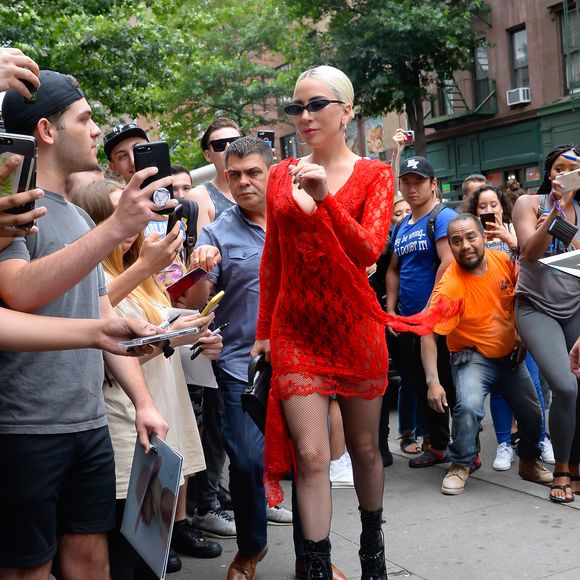 Antes e depois de Lady Gaga: 50 fotos que comprovam a evolução da moda e beleza da cantora desde 2005