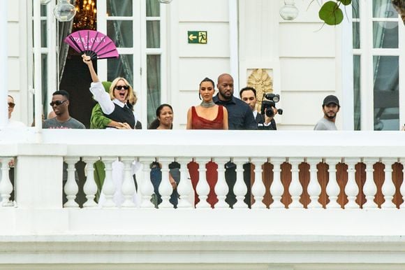 Na nova série que veio divulgar, "Tudo É Justo", Kim vive uma advogada de divórcios envolvida em casos polêmicos e relações complexas.