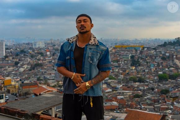 Bagdá (Xamã) mostrando seu talento em 'Três Graças'