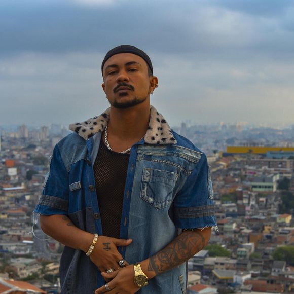 Bagdá (Xamã) mostrando seu talento em 'Três Graças'