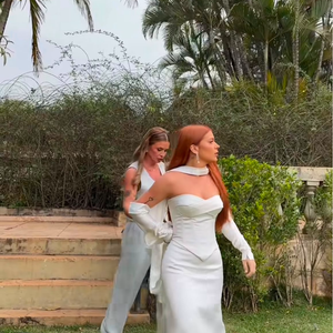 Viih Tube apostou em um vestido de noiva minimalista e moderno para o casamento civil com Eliezer. A produção teve cetim, decote tomara que caia e luvas