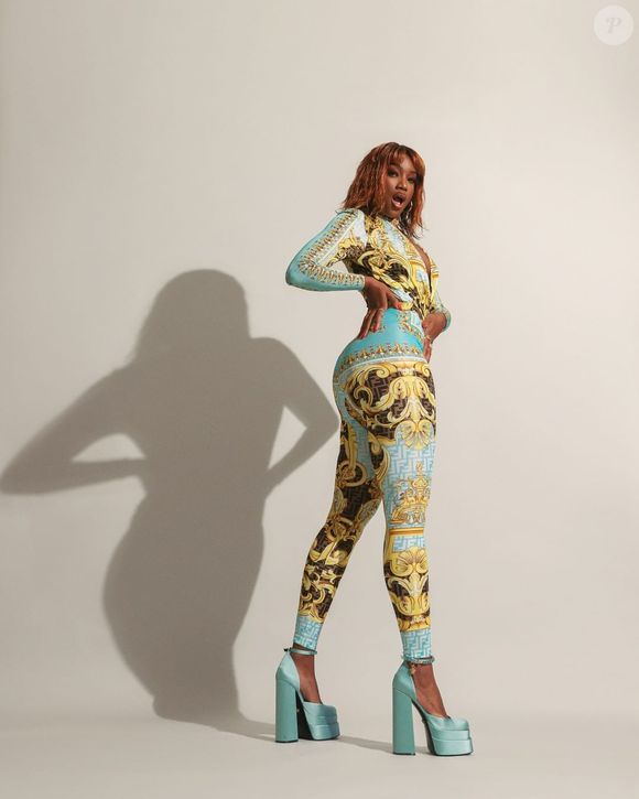 Iza usou look total Versace em um dos programas do 'The Voice Brasil'