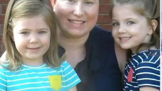 Mãe de 3 filhos ouviu que exaustão e dores de cabeça eram 'apenas a maternidade'; aos 28, ela foi diagnosticada com câncer de mama em estágio 4