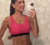 Desde então, há quase 2 anos, Deborah Secco tem se dedicado a treinos com halteres, faixas e caneleiras em casa