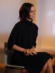 Arezzo tem o 'gêmeo' acessível do scarpin de R$ 11 mil de Bruna Marquezine; de salto baixo e confortável, esse calçado exala quiet luxury